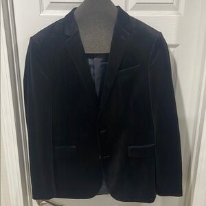 jf j.ferrar Black Velvet Blazer with Notch Lapel and Structured Shoulders